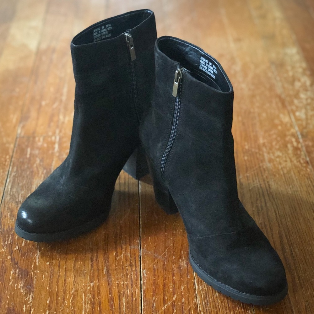 Clarks Artisan Black Nubuck Heeled Booties, Size 9